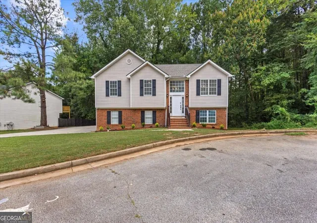 Photo 3 of Sale Pending at 2511 Kris Xing, Ellenwood, GA 30294 | MLS# 10840323 | Listing updated on 2026-09-08