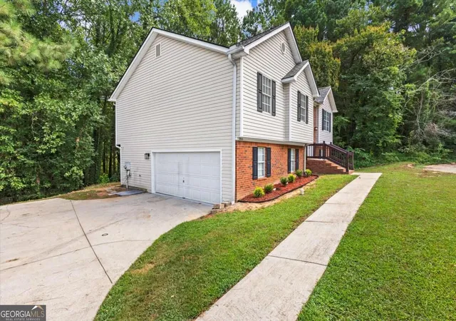 Photo 4 of Sale Pending at 2511 Kris Xing, Ellenwood, GA 30294 | MLS# 10840323 | Listing updated on 2026-09-08