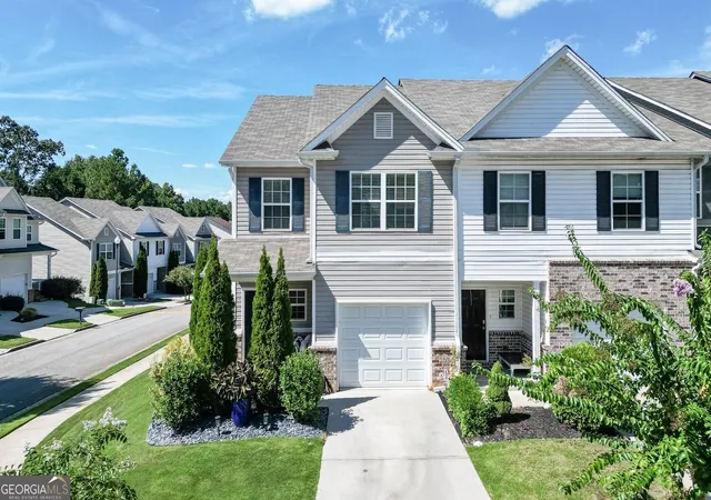 Photo 2 of Townhouse for sale at 4694 Beacon Ridge Ln, Flowery Branch, GA 30542 | MLS# 10846321 | Listing updated on 2026-09-30