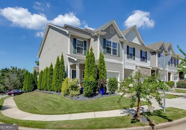 Photo 3 of Townhouse for sale at 4694 Beacon Ridge Ln, Flowery Branch, GA 30542 | MLS# 10846321 | Listing updated on 2026-09-30