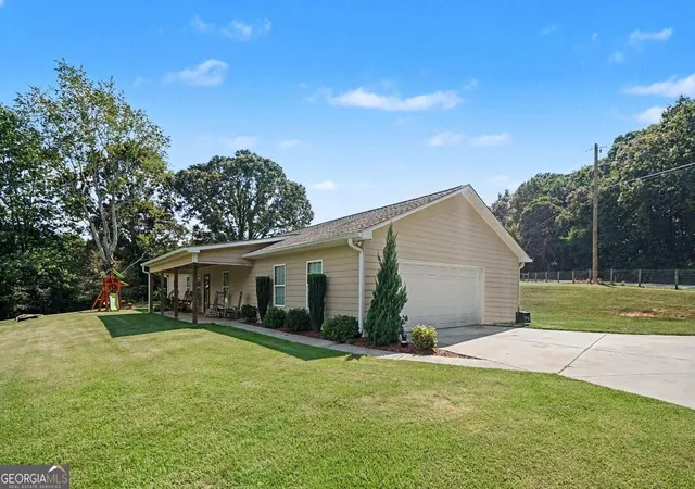 Photo 3 of Single family home for sale at 958 Hale Rd, Maysville, GA 30558 | MLS# 10841871 | Listing updated on 2026-10-08