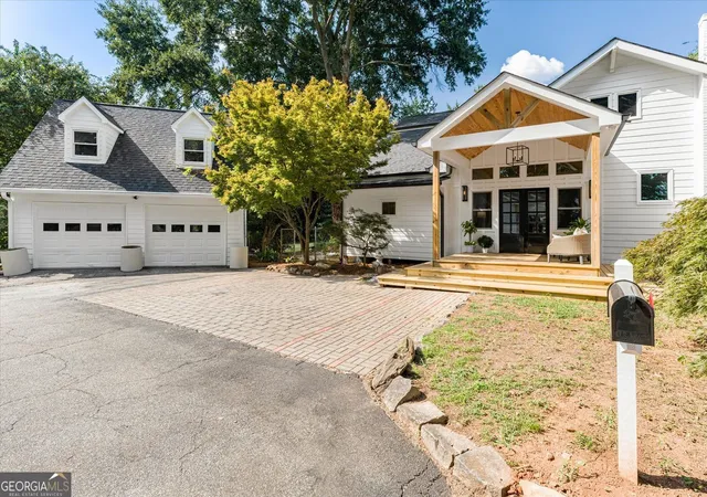 Photo 2 of Single family home for sale at 1038 W Atlanta St Se, Marietta, GA 30060 | MLS# 10840233 | Listing updated on 2026-09-18