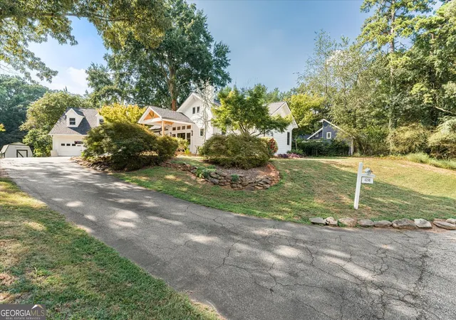 Photo 3 of Single family home for sale at 1038 W Atlanta St SE, Marietta, GA 30060 | MLS# 10840233 | Listing updated on 2026-09-18