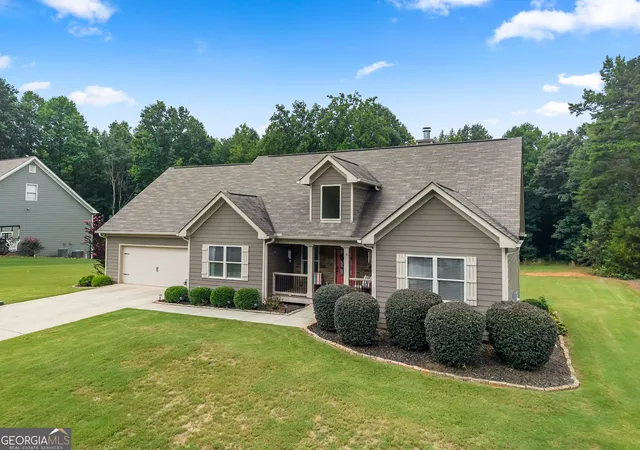 Photo 2 of Single family home for sale at 225 Manor Ml Way, Commerce, GA 30529 | MLS# 10840468 | Listing updated on 2026-09-18