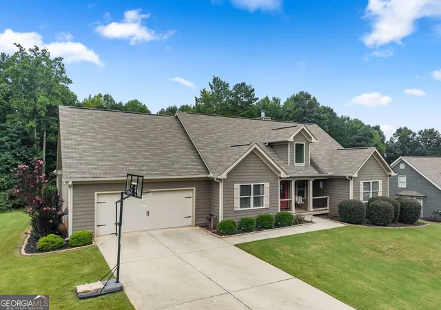 Photo 3 of Single family home for sale at 225 Manor Ml Way, Commerce, GA 30529 | MLS# 10840468 | Listing updated on 2026-09-18