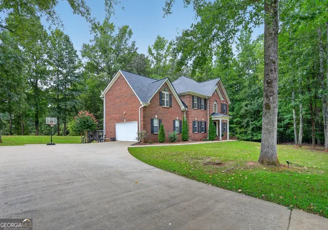 Photo 2 of Single family home for sale at 170 Nix Ct, Fayetteville, GA 30214 | MLS# 10843913 | Listing updated on 2026-09-12