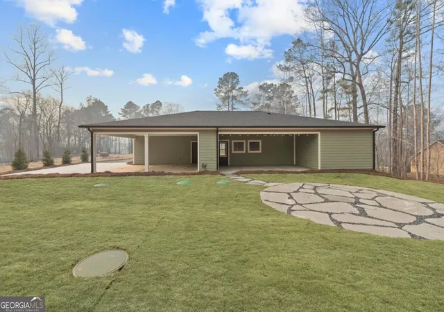 Photo 3 of Single family home for sale at 105 Tanglewood Dr, Eatonton, GA 31024 | MLS# 10838119 | Listing updated on 2026-09-16