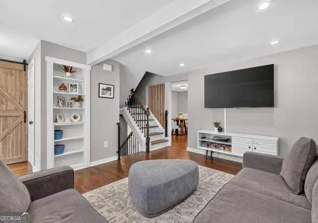Photo 3 of Townhouse for sale at 173 Roswell Cmns Way, Roswell, GA 30076 | MLS# 10842623 | Listing updated on 2026-09-18