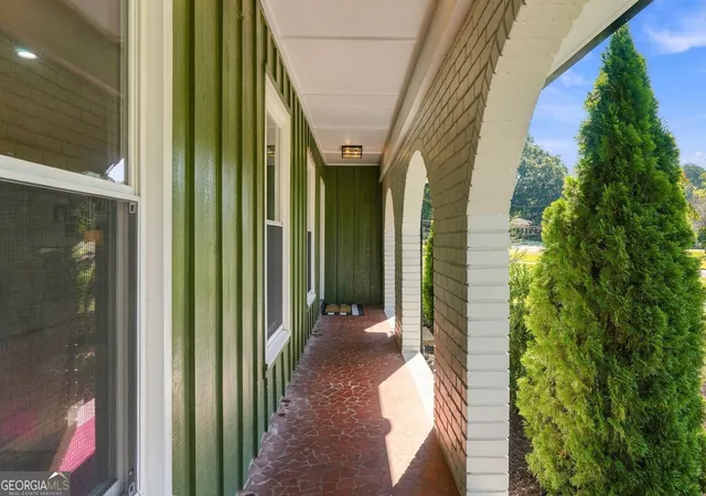 Photo 2 of Sale Pending at 735 Lake Charles Way, Roswell, GA 30075 | MLS# 10844823 | Listing updated on 2026-10-01