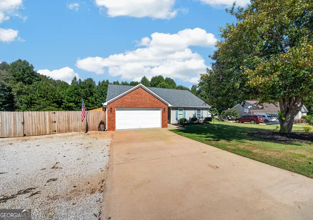 Photo 2 of Single family home for sale at 104 Oconee Meadows Ln, Eatonton, GA 31024 | MLS# 10849243 | Listing updated on 2026-10-06