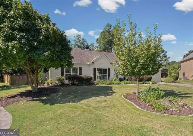 Photo 3 of Sale Pending at 440 Allenbrook Ct, Roswell, GA 30075 | MLS# 10846831 | Listing updated on 2026-09-29
