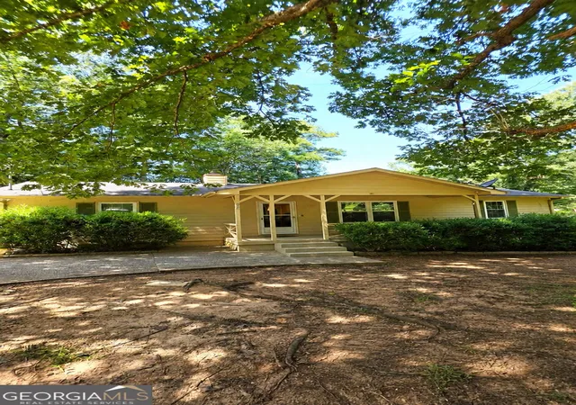 Photo 1 of Sale Pending at 208 Lakeview Dr, Stockbridge, GA 30281 | MLS# 10829170 | Listing updated on 2026-09-20
