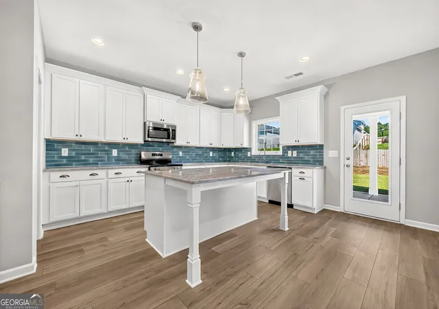 Photo 3 of Single family home for sale at 432 Lakeview Way #271, Lagrange, GA 30241 | MLS# 10727810 | Listing updated on 2026-09-24
