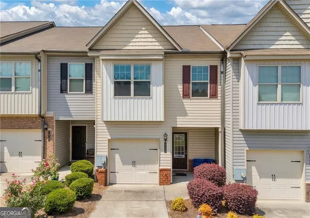 Townhouse for sale at 1735 Snapping Ct, Winder, GA 30680 | MLS# 10838779