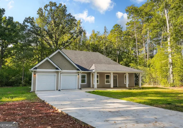Photo 2 of Single family home for sale at 1041 Country Clb Cir, Union Point, GA 30669 | MLS# 10872611 | Listing updated on 2026-10-28