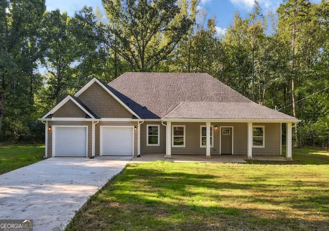 Photo 3 of Single family home for sale at 1041 Country Clb Cir, Union Point, GA 30669 | MLS# 10872611 | Listing updated on 2026-10-28
