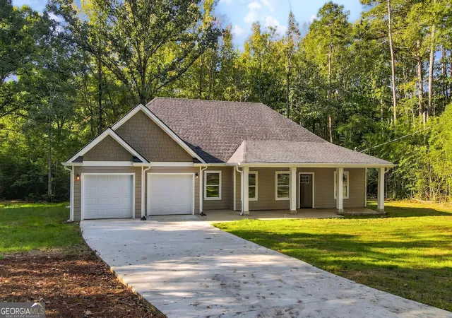 Photo 4 of Single family home for sale at 1041 Country Clb Cir, Union Point, GA 30669 | MLS# 10872611 | Listing updated on 2026-10-28