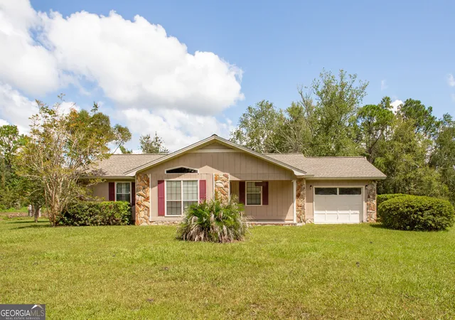Photo 3 of Single family home for sale at 3929 Memorial Dr, Waycross, GA 31503 | MLS# 10840749 | Listing updated on 2026-09-18