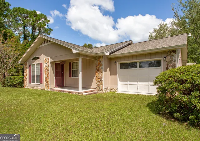 Photo 3 of Single family home for sale at 3929 Memorial Dr, Waycross, GA 31503 | MLS# 10840749 | Listing updated on 2026-09-18
