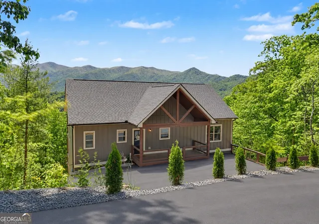 Photo 2 of Single family home for sale at 438 Mill Ridge Rd, Hiawassee, GA 30546 | MLS# 10826671 | Listing updated on 2026-09-11