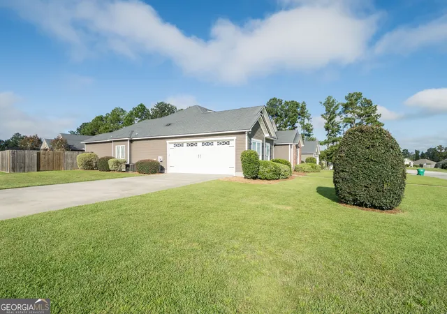 Photo 2 of Single family home for sale at 4003 Gramercy Dr, Valdosta, GA 31605 | MLS# 10844122 | Listing updated on 2026-09-25