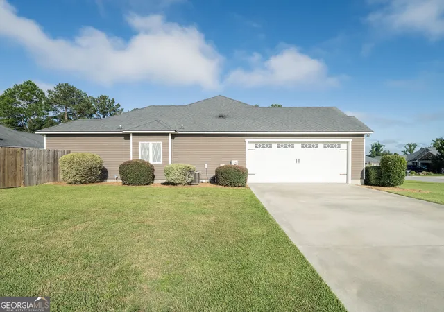Photo 3 of Single family home for sale at 4003 Gramercy Dr, Valdosta, GA 31605 | MLS# 10844122 | Listing updated on 2026-09-25
