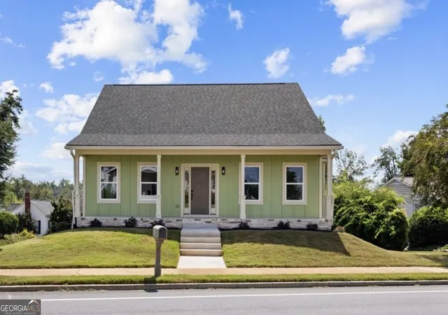 Photo 1 of Single family home for sale at 112 Lagrange St, Newnan, GA 30263 | MLS# 10850507 | Listing updated on 2026-10-05
