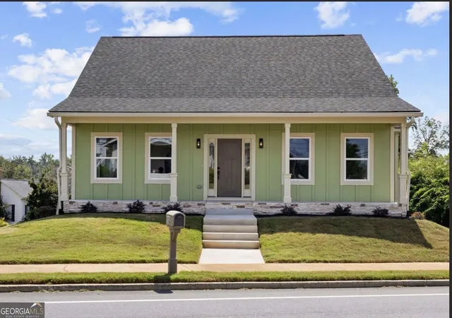 Photo 2 of Single family home for sale at 112 Lagrange St, Newnan, GA 30263 | MLS# 10850507 | Listing updated on 2026-10-05