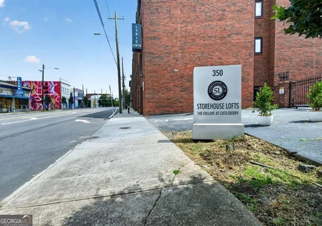 Listing Photo 2 - Condo for sale in building located at 350 Peters St Sw, Atlanta, GA 30313 - Unit #3
