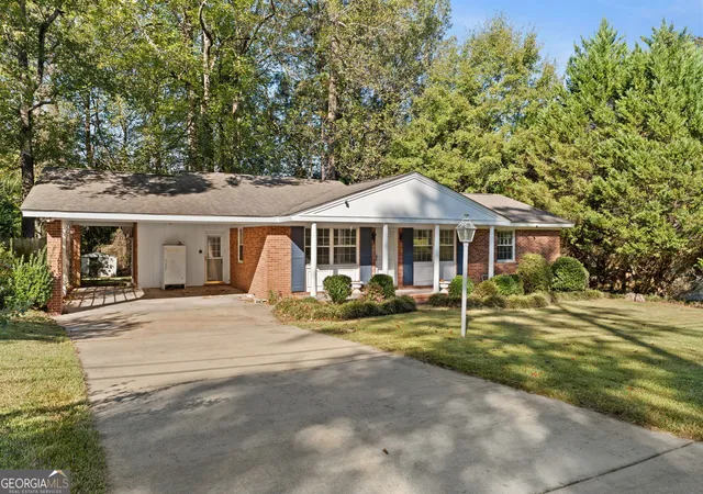 Photo 2 of Single family home for sale at 4051 Meadowbrook Dr, Macon, GA 31204 | MLS# 10876466 | Listing updated on 2026-10-27