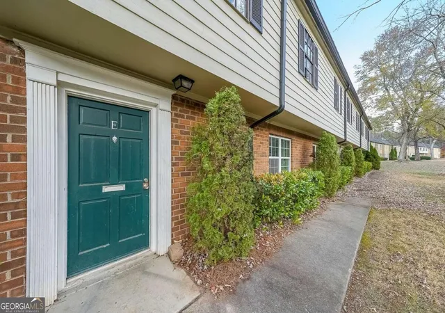 Photo 3 of Townhouse for sale at 400 Winding River Dr #E, Atlanta, GA 30350 | MLS# 10852026 | Listing updated on 2026-09-24