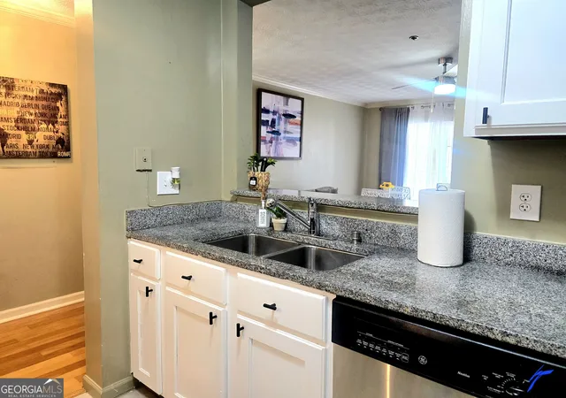 Listing Photo 5 - Condo for sale in building located at 970 Ne Sidney Marcus Blvd, Atlanta, GA 30324