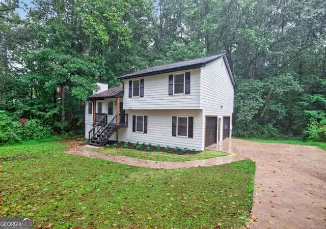 Photo 2 of Sale Pending at 711 Mary Erna Dr, Fairburn, GA 30213 | MLS# 10846317 | Listing updated on 2026-09-29