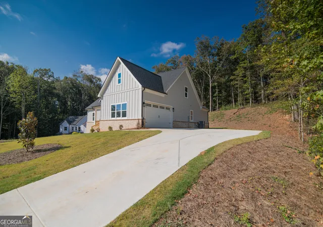 Photo 2 of Single family home for sale at 5855 Canterbury Way, Clermont, GA 30527 | MLS# 10848811 | Listing updated on 2026-10-08