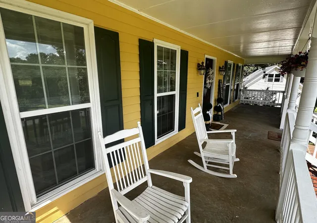 Photo 2 of Single family home for sale at 692 Crawford Cir, Toccoa, GA 30577 | MLS# 10842470 | Listing updated on 2026-09-23