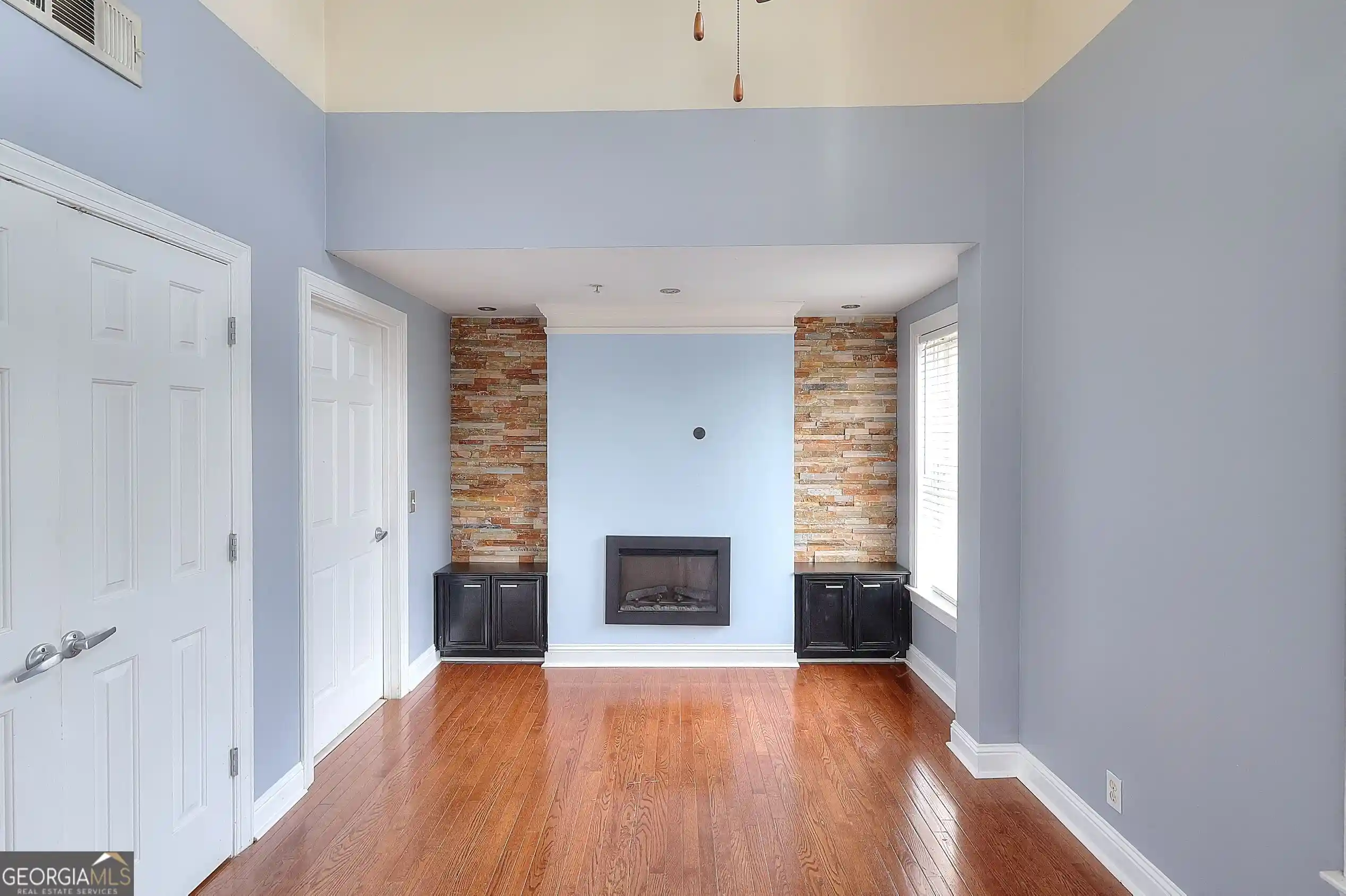 Listing Photo 2 - Condo for sale in 2465 Main St located at 2465 Main St, East Point, GA 30344 - Unit #302