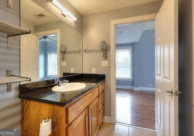Listing Photo 5 - Condo for sale in building located at 2465 Main St, East Point, GA 30344 - Unit #302
