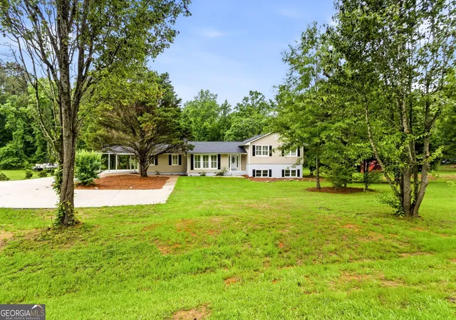 Photo 3 of Single family home for sale at 76 Willis Rd, Molena, GA 30258 | MLS# 10838727 | Listing updated on 2026-09-25