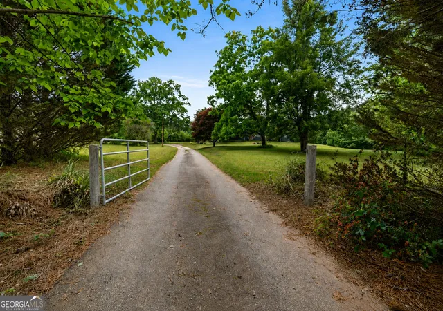 Photo 2 of Single family home for sale at 1897 Highway 34 W, Newnan, GA 30263 | MLS# 10847888 | Listing updated on 2026-09-30