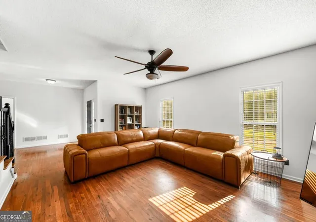 Photo 3 of Single family home for sale at 176 Oak Leaf Dr, Carrollton, GA 30116 | MLS# 10839420 | Listing updated on 2026-09-23