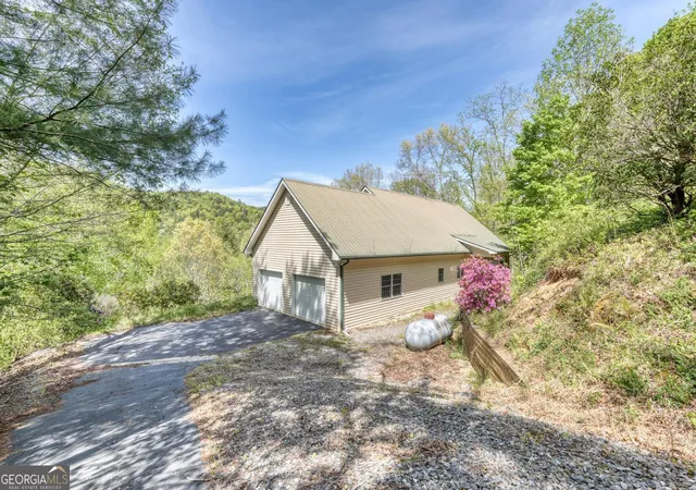 Photo 4 of Single family home for sale at 7957 Mountain Top Trl #3, Hiawassee, GA 30546 | MLS# 10726902 | Listing updated on 2026-09-12