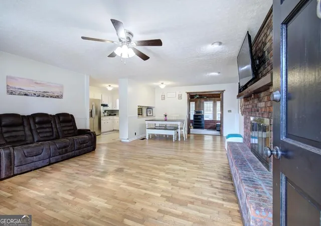 Photo 2 of Sale Pending at 24 Spring St, Cartersville, GA 30120 | MLS# 10845696 | Listing updated on 2026-09-28
