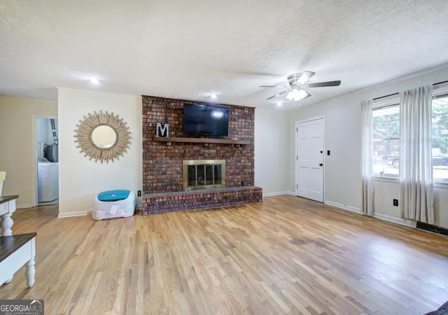 Photo 3 of Sale Pending at 24 Spring St, Cartersville, GA 30120 | MLS# 10845696 | Listing updated on 2026-09-28