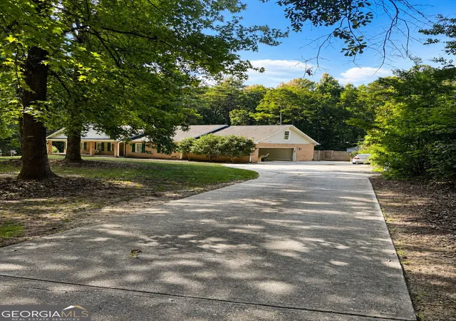 Photo 4 of Single family home for sale at 774 Corinth Dr, Jonesboro, GA 30238 | MLS# 10843999 | Listing updated on 2026-09-27