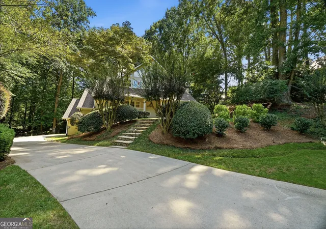 Photo 3 of Sale Pending at 310 Woodlake Ct, Alpharetta, GA 30005 | MLS# 10793719 | Listing updated on 2026-09-02