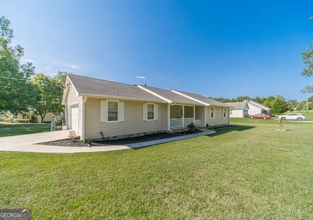 Photo 1 of Single family home for sale at 3520 Camelot Ct, Loganville, GA 30052 | MLS# 10833960 | Listing updated on 2026-09-10