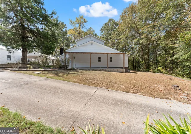 Photo 2 of Single family home for sale at 5682 Hartley Brg Rd, Macon, GA 31216 | MLS# 10852095 | Listing updated on 2026-10-08