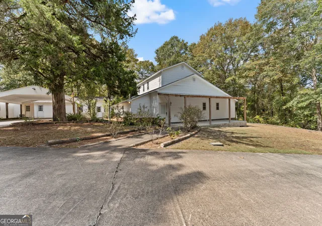 Photo 3 of Single family home for sale at 5682 Hartley Brg Rd, Macon, GA 31216 | MLS# 10852095 | Listing updated on 2026-10-08