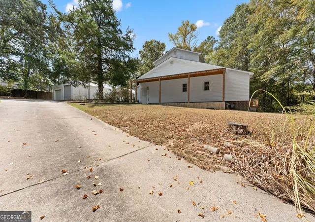 Photo 3 of Single family home for sale at 5682 Hartley Brg Rd, Macon, GA 31216 | MLS# 10852095 | Listing updated on 2026-10-08