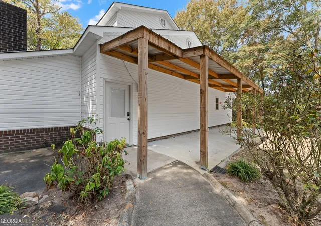 Photo 4 of Single family home for sale at 5682 Hartley Brg Rd, Macon, GA 31216 | MLS# 10852095 | Listing updated on 2026-10-08